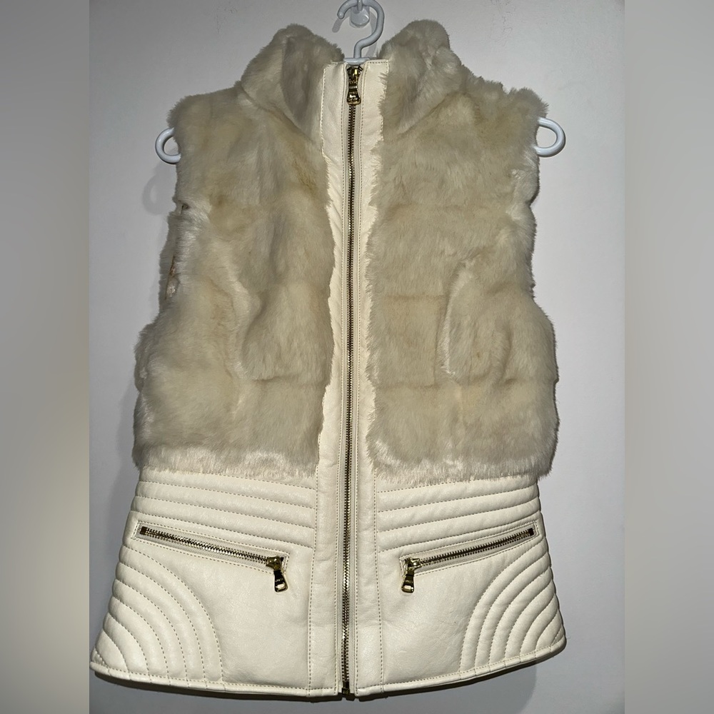 Guess cream faux fur vest size Small